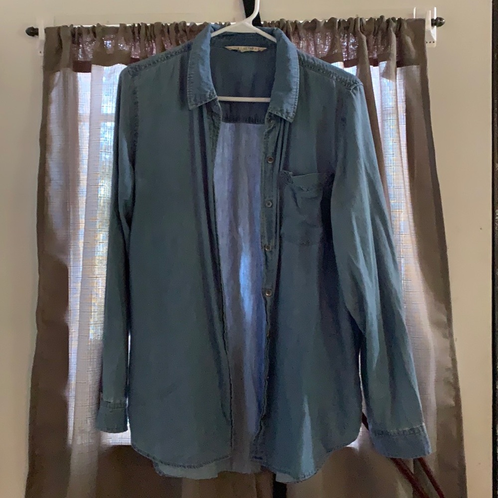 Chambray long sleeve bottom up shirt